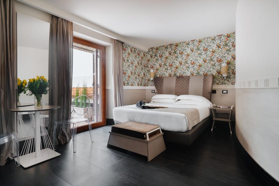 Bed, Balcony/Terrace, Photo of the whole room, Decorative detail, Seating area, Bedroom