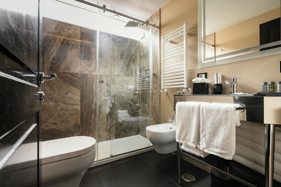 Shower, Bathroom, towels