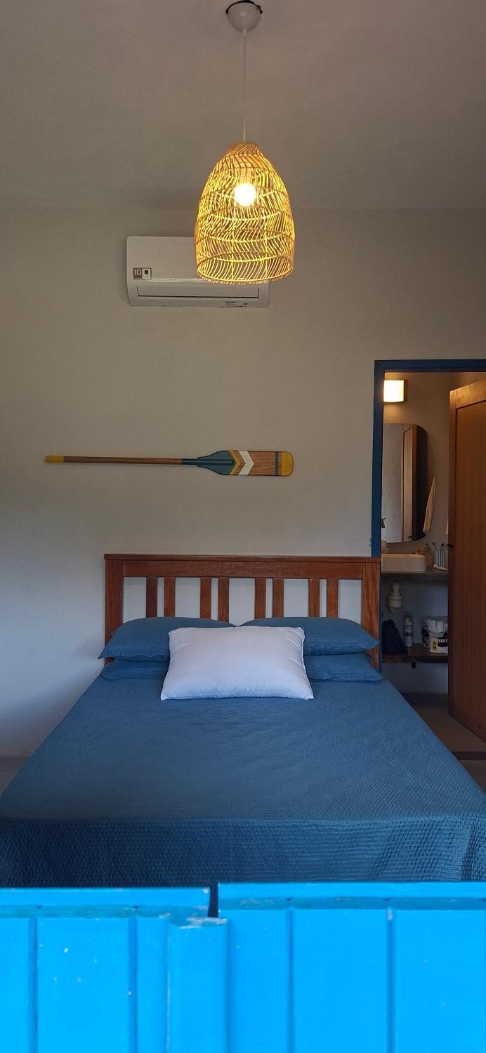 Bed, Photo of the whole room, Bedroom, air conditioner