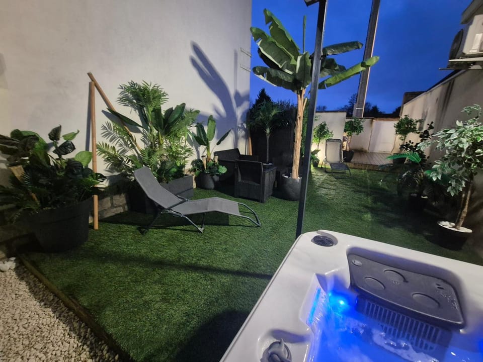 Patio, Garden, Spa and wellness centre/facilities