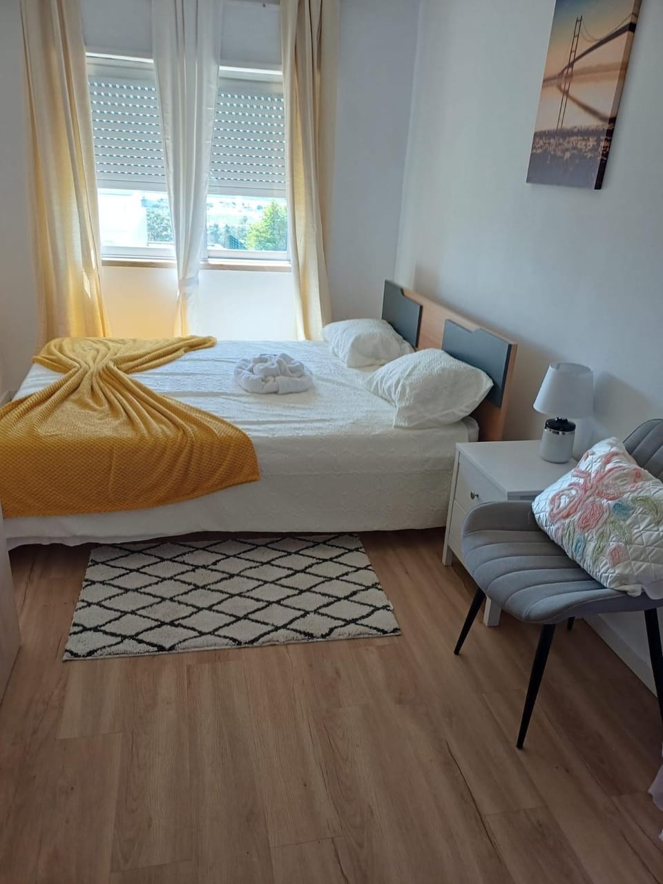 Bed, Photo of the whole room, Seating area, Bedroom, towels
