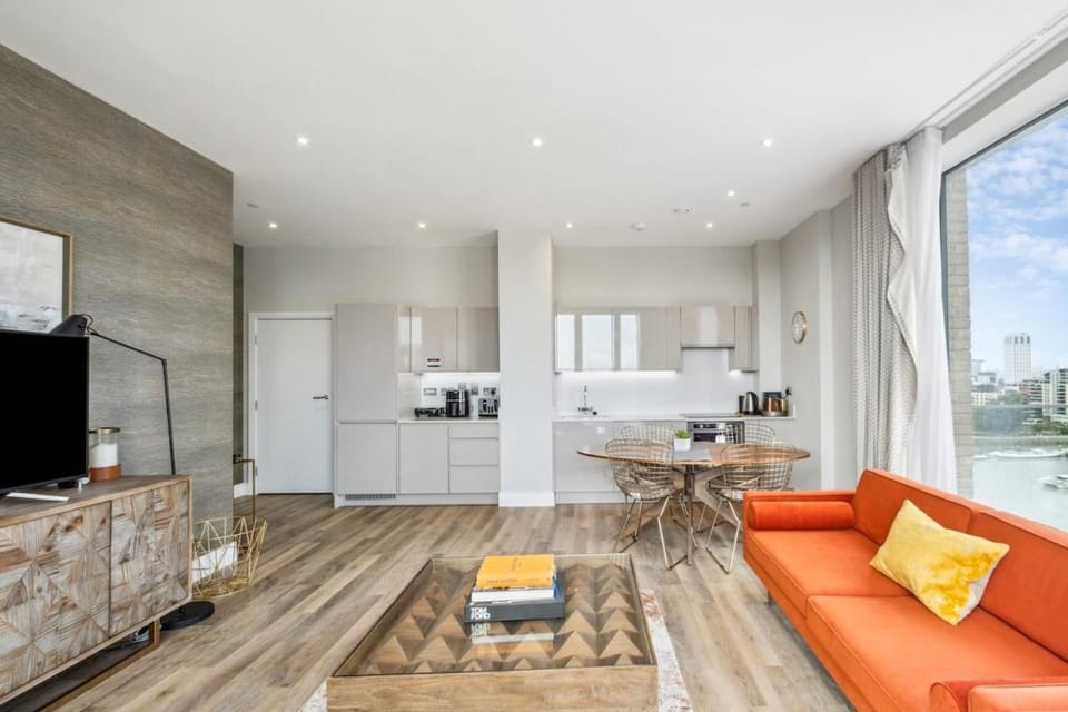 Communal lounge/ TV room, TV and multimedia, Living room, Dining area