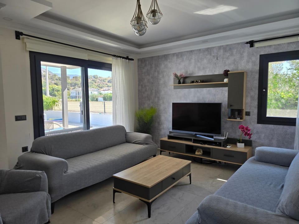 Communal lounge/ TV room, TV and multimedia, Living room, Seating area