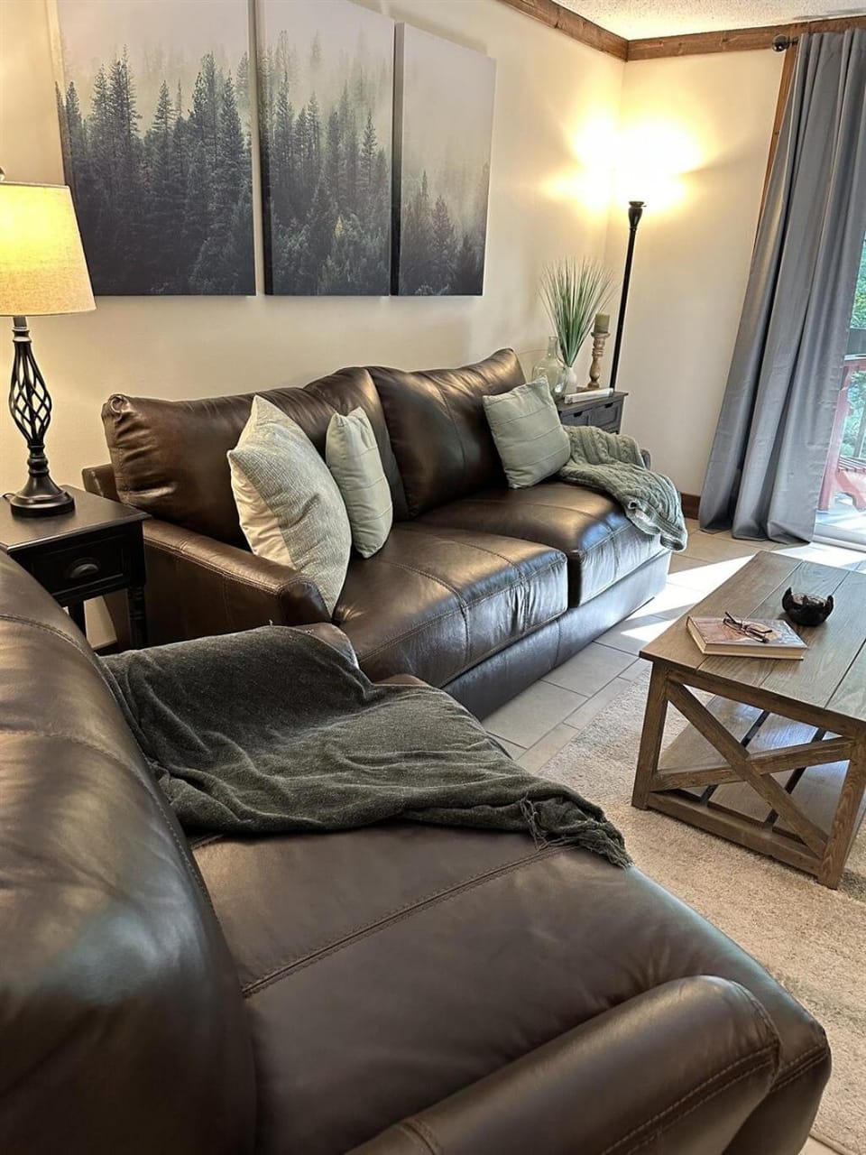 Trails End Cozy Condo with Woodburning FP & Patio Gliders Apartment in Gatlinburg