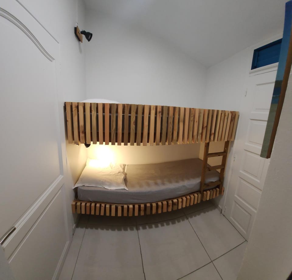 bunk bed