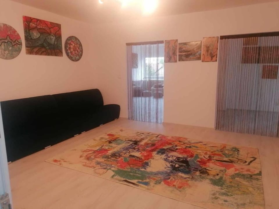 Living room, Photo of the whole room, Decorative detail