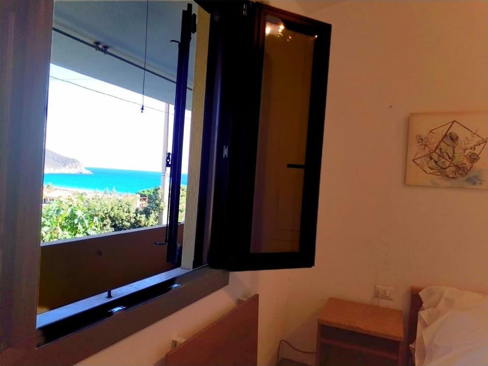 Bed, Natural landscape, Photo of the whole room, Bedroom, Sea view