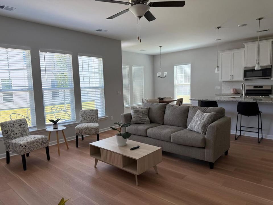 Living room, Seating area, Dining area