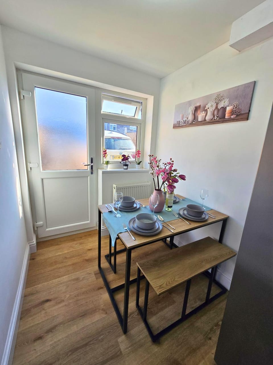 Hertfordshire - Stylish 6BR Retreat, 3 Parking House in Stevenage