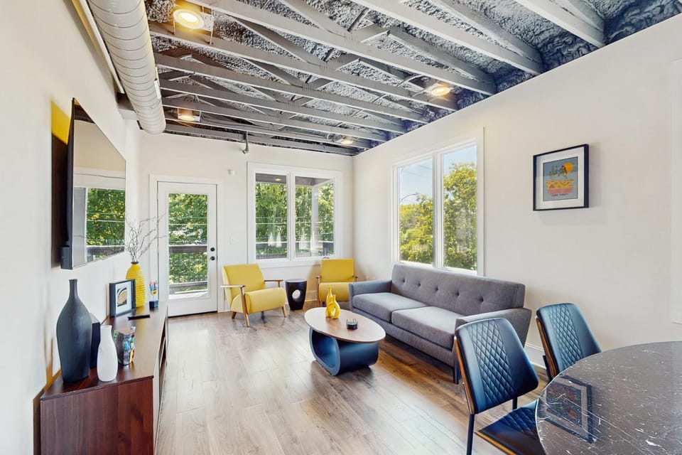 Walkable Gem! Dtwn Chattanooga Base w/ Balcony House in Chattanooga