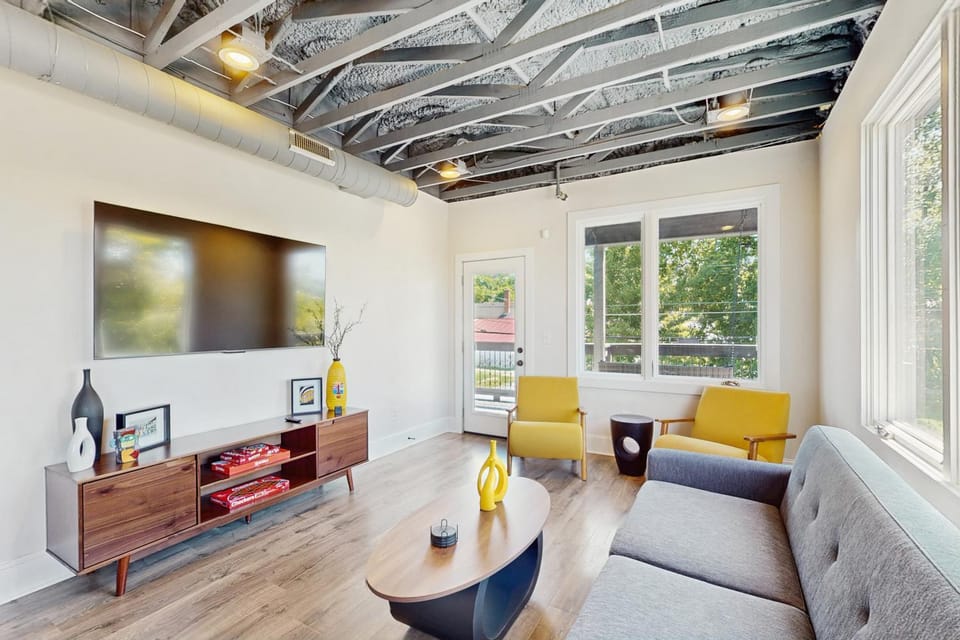 Walkable Gem! Dtwn Chattanooga Base w/ Balcony House in Chattanooga