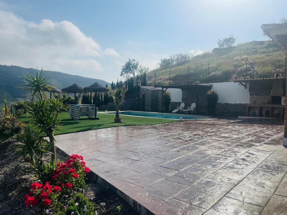 Spring, Day, Natural landscape, Garden, Garden view, Mountain view, Pool view, Swimming pool, sunbed