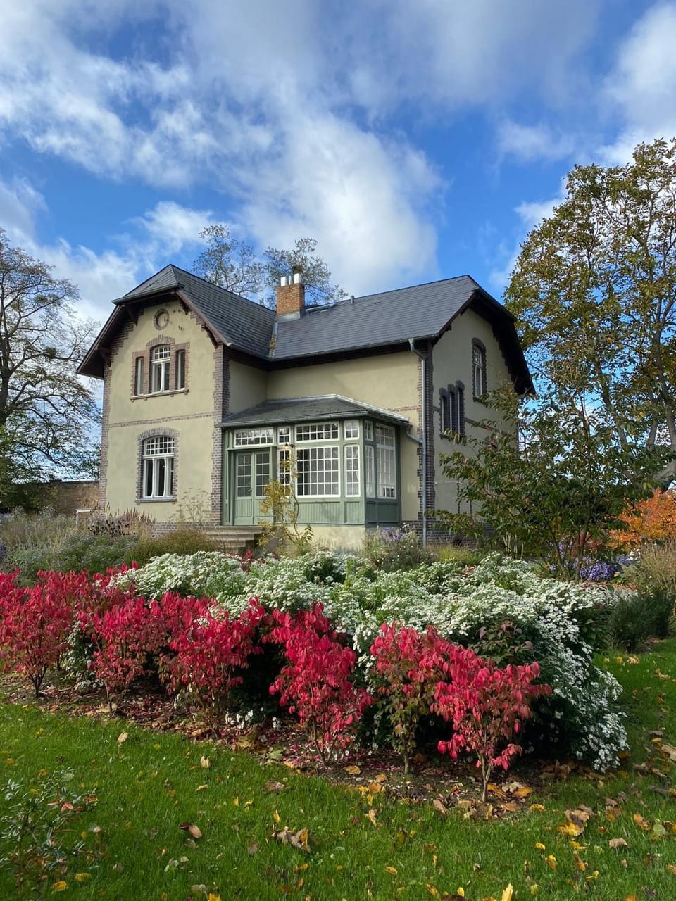 Property building, Day, Garden, Autumn, Garden view