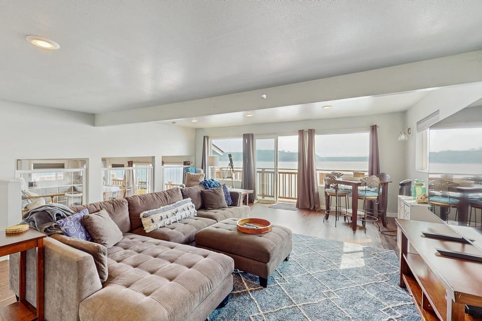 Hood Canal House House in Hood Canal