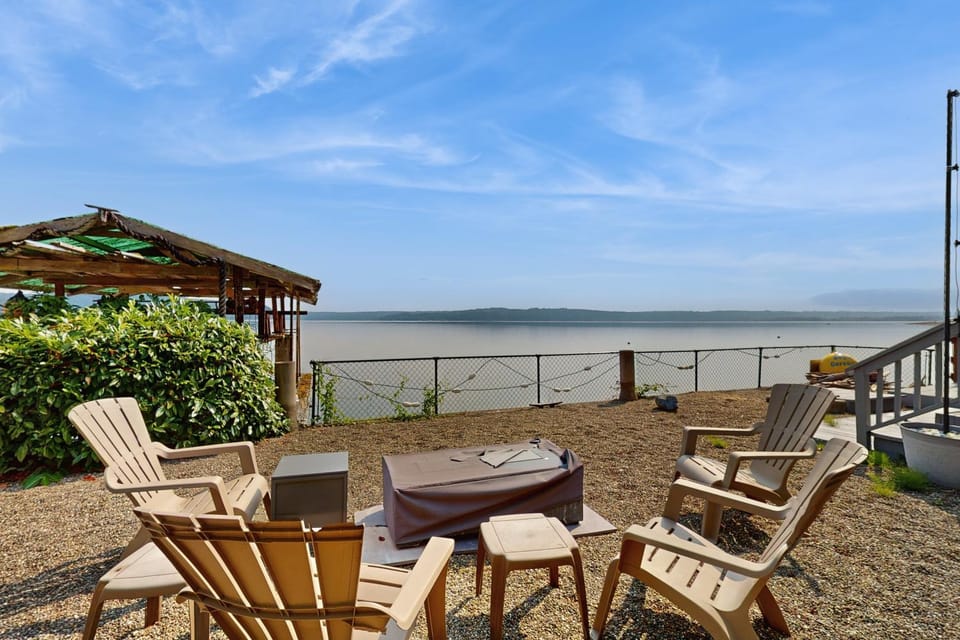 Hood Canal House House in Hood Canal