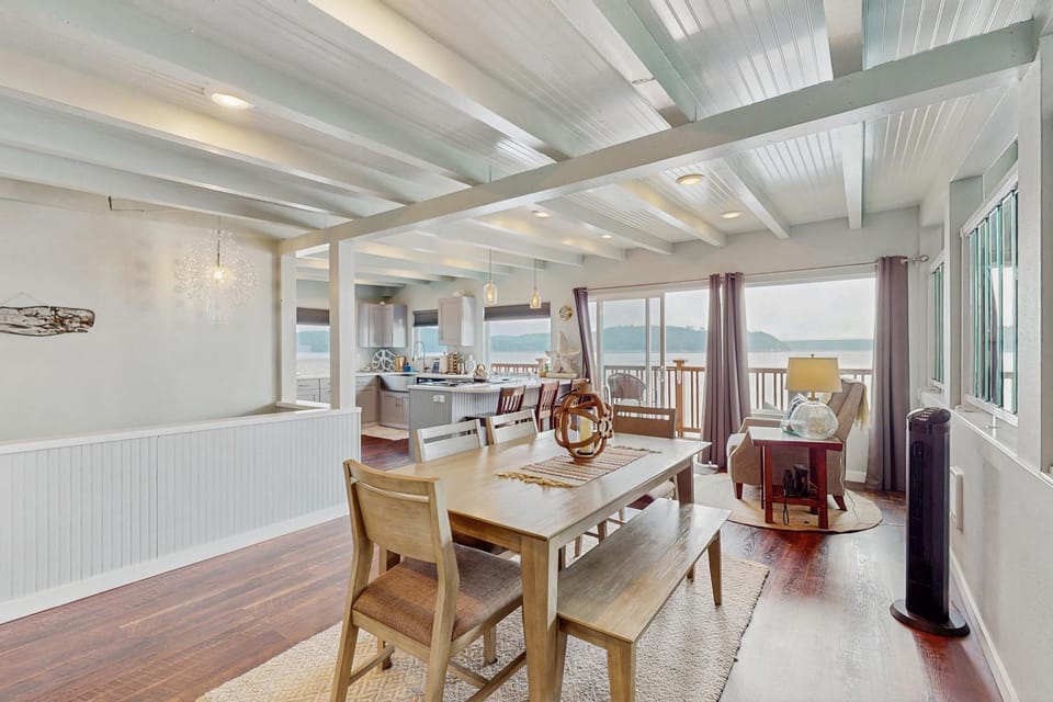 Hood Canal House House in Hood Canal