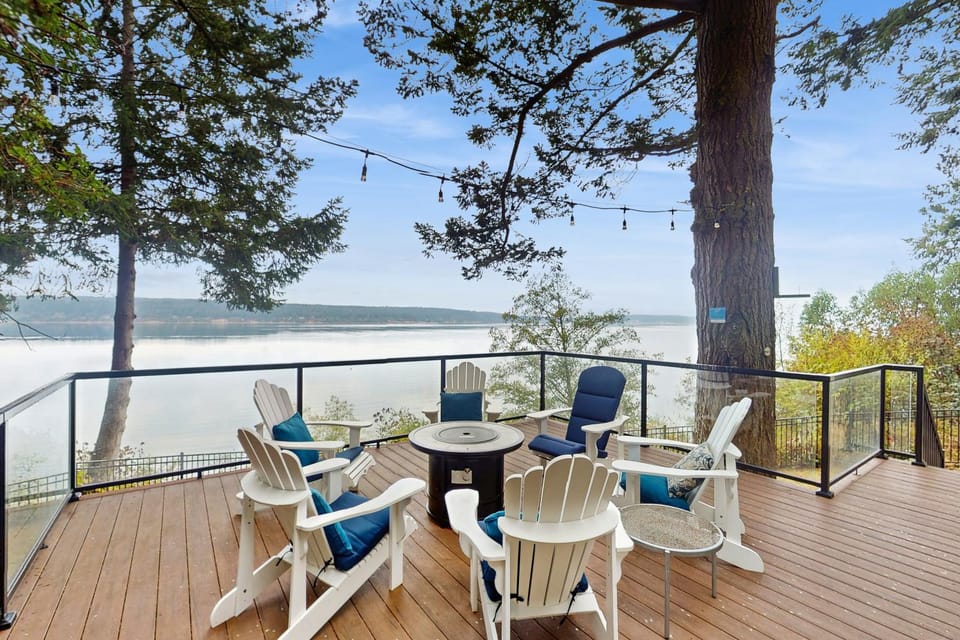 Eagle Beach Retreat House in Camano Island