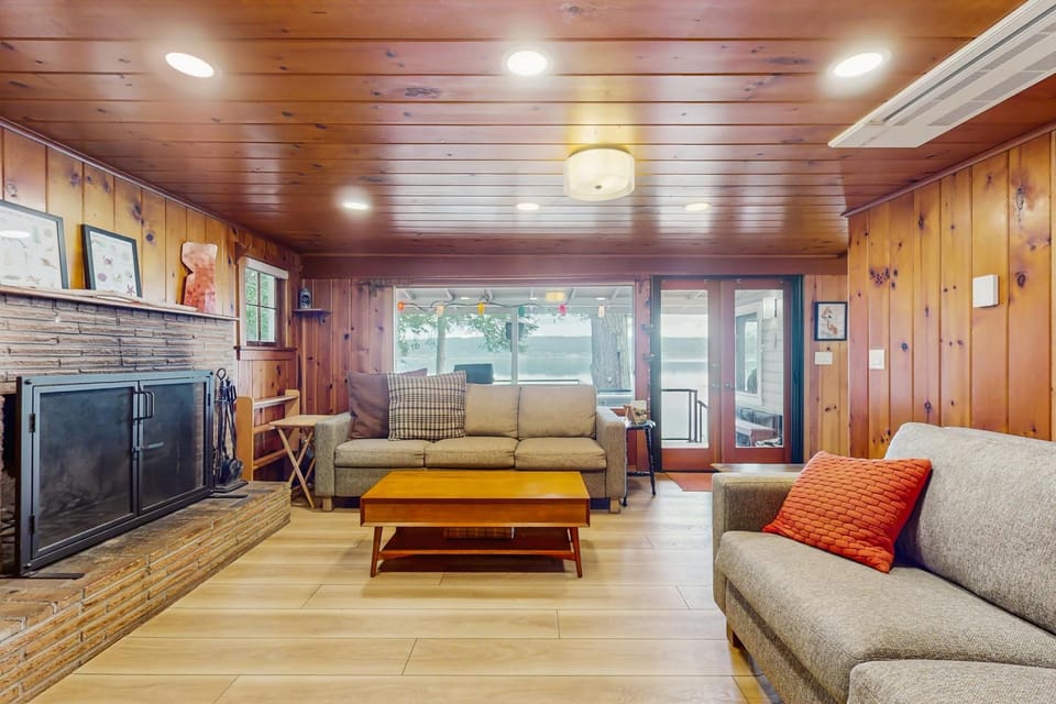 Eagle Beach Retreat House in Camano Island
