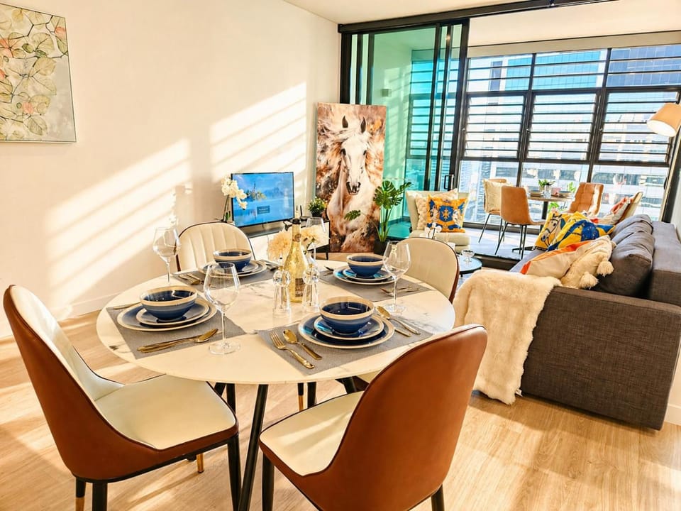 Living room, Seating area, Dining area
