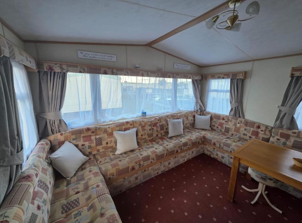 DMJ Caravan 6 Berth The Chase Ingoldmells House in Ingoldmells