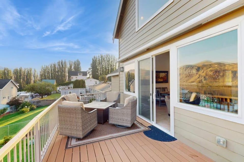 The Columbia Overlook House in Lake Entiat