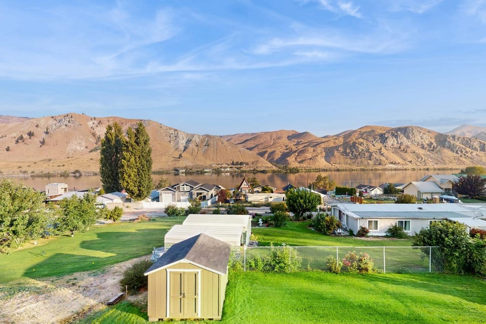The Columbia Overlook House in Lake Entiat