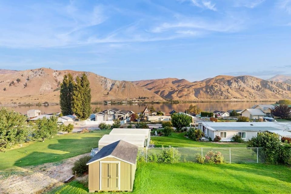 The Columbia Overlook House in Lake Entiat