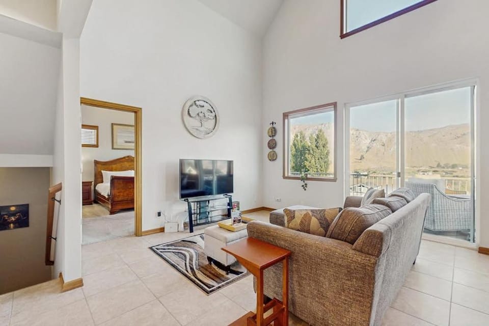 The Columbia Overlook House in Lake Entiat