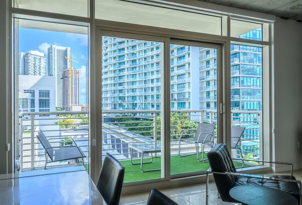 Luxury 2BD Condo in Wynwood with Pool and Parking Apartment hotel in Miami