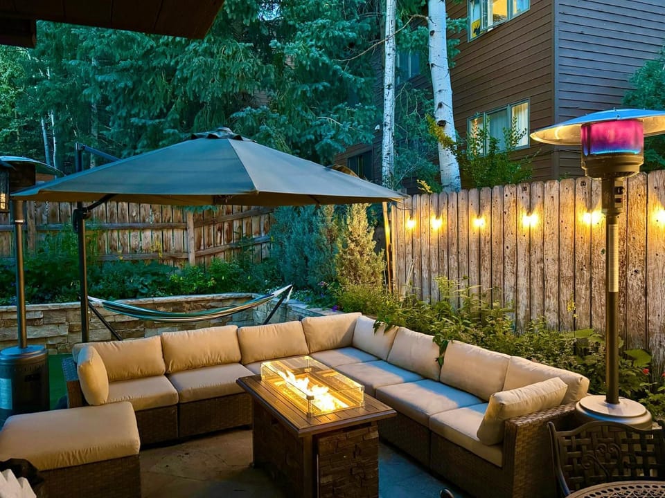 Private Hot Tub, Pet Friendly, Beds for any group dynamic House in Eagle County