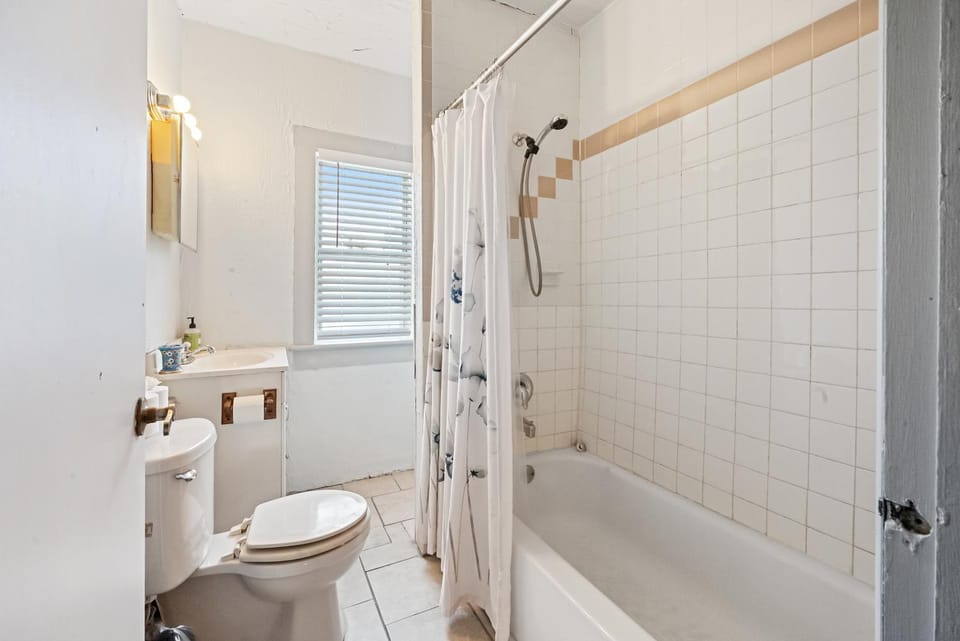 The Tarpon Loft Chic 1BR in Historic Downtown Apartment in Tarpon Springs