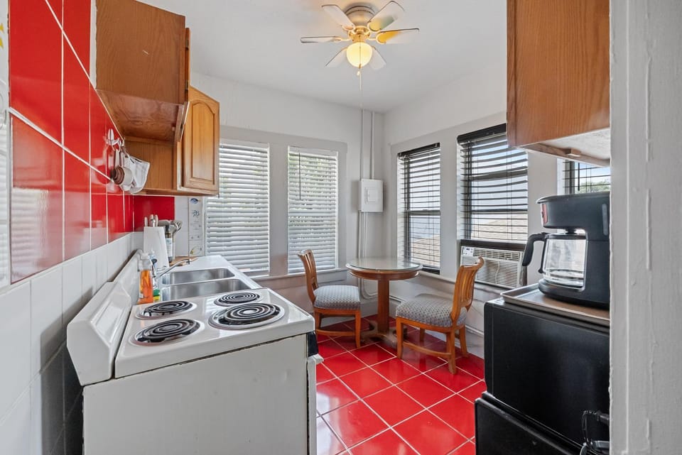 The Tarpon Loft Chic 1BR in Historic Downtown Apartment in Tarpon Springs