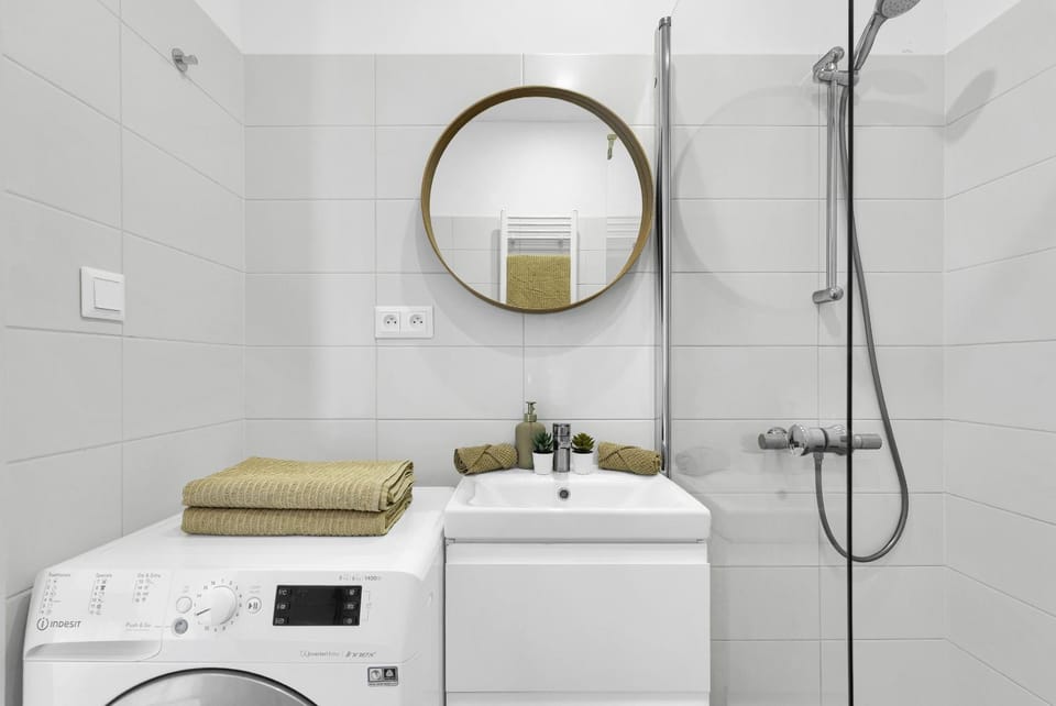 Bathroom, towels, washing machine
