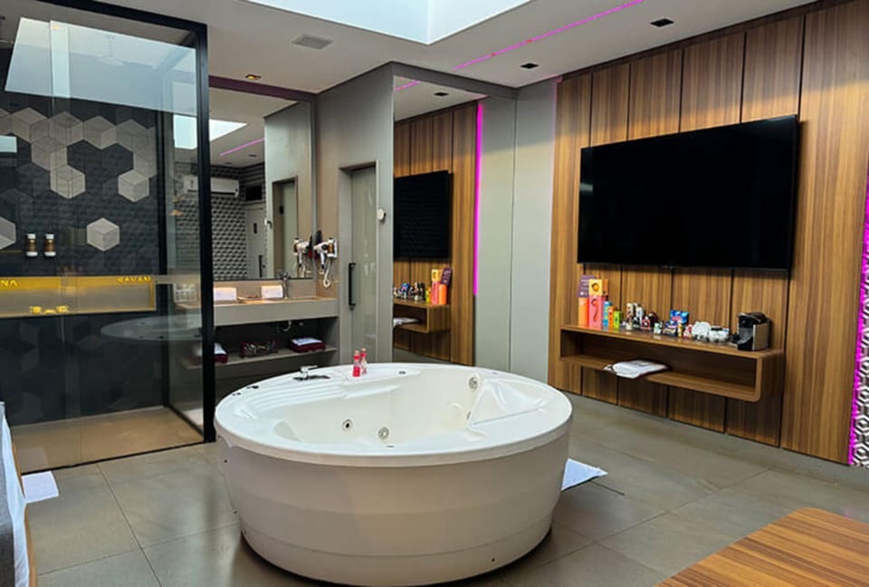 Hot Tub, Bathroom, TV and multimedia, Bath, bidet