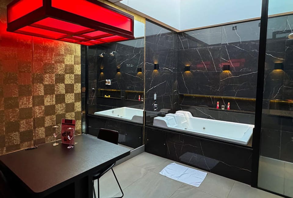 Dining area, minibar
