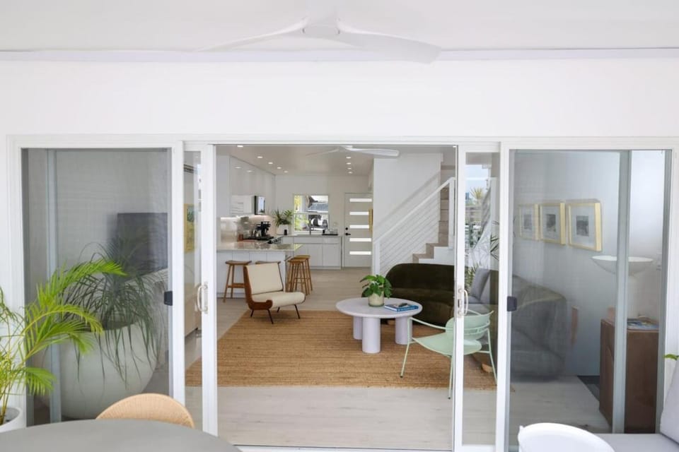 Kitchen or kitchenette, Living room, Seating area