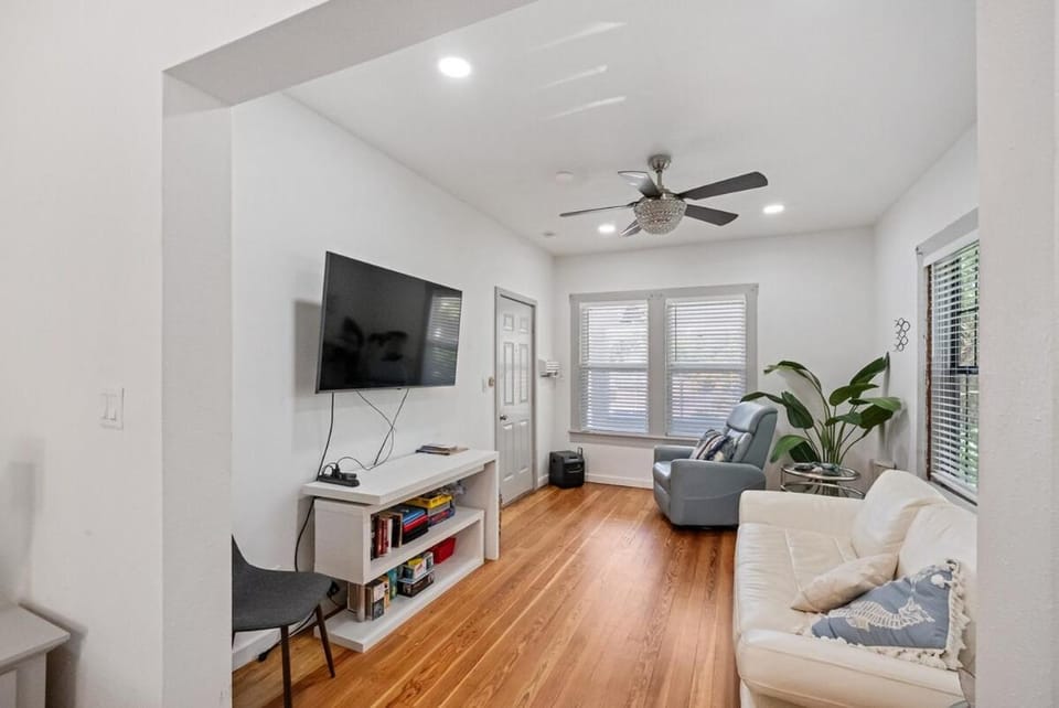 The Tarpon Studio Downtown Hideaway Apartment in Tarpon Springs