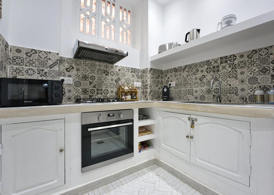 Kitchen or kitchenette, oven, stove