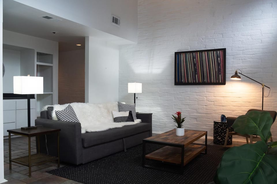 2BR Montrose Aquatic Dream House, Downtown, Medical Center House in Houston