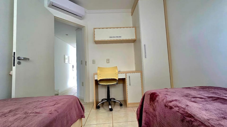 Bed, Photo of the whole room, Bedroom, air conditioner