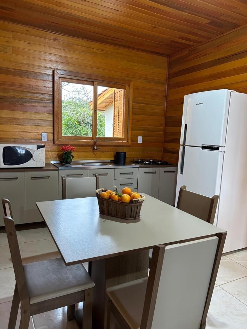 Kitchen or kitchenette, Food and drinks, Dining area, oven, stove