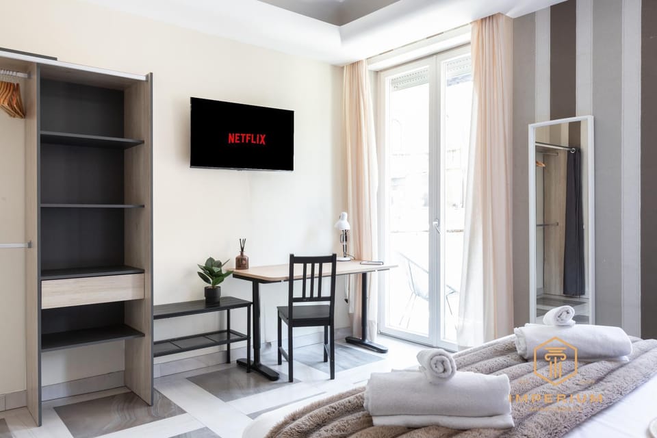 Communal lounge/ TV room, Bed, TV and multimedia, Photo of the whole room, Seating area, Evening entertainment, Bedroom
