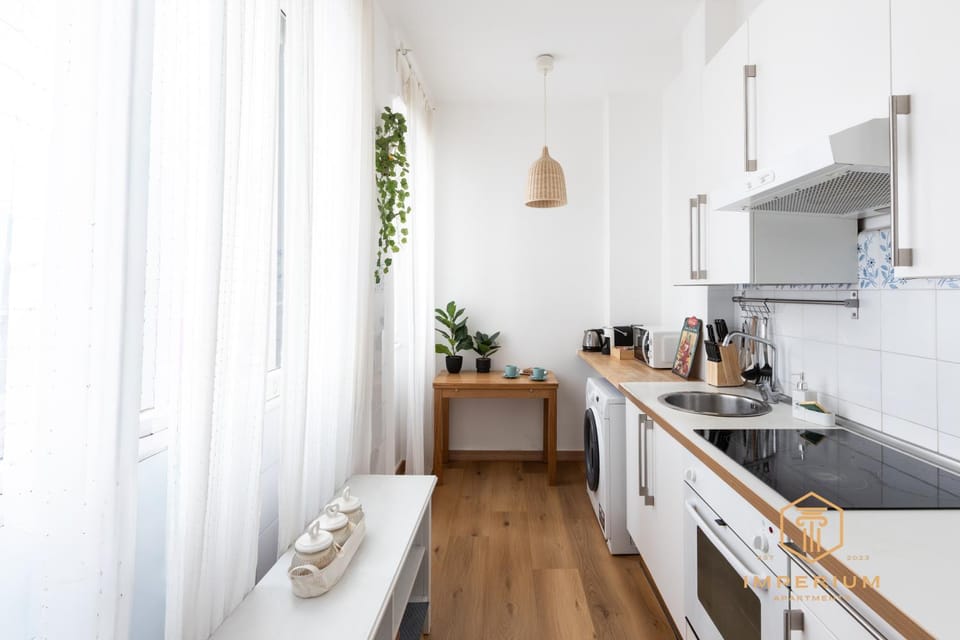 Coffee/tea facilities, Kitchen or kitchenette, dishwasher, stove
