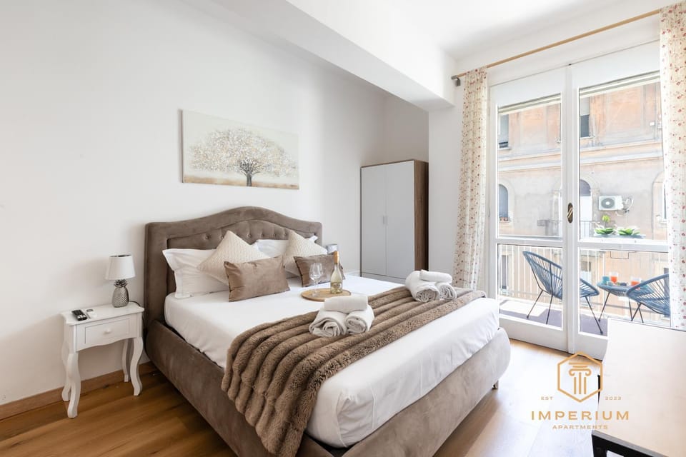 Bed, Photo of the whole room, Seating area, Bedroom, towels