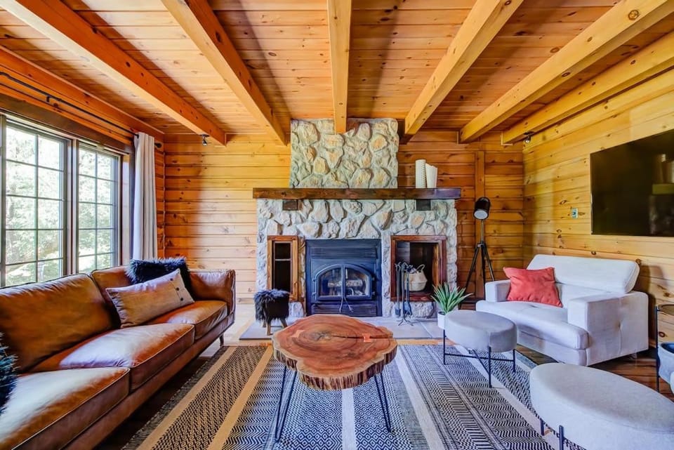 Le Grandes-Piles navigable river spa and ski Chalet in Shawinigan