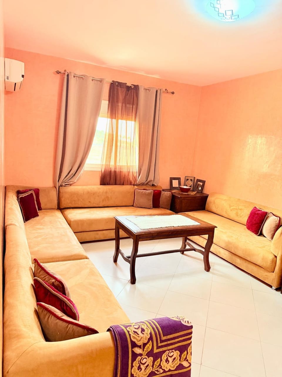 Living room, air conditioner