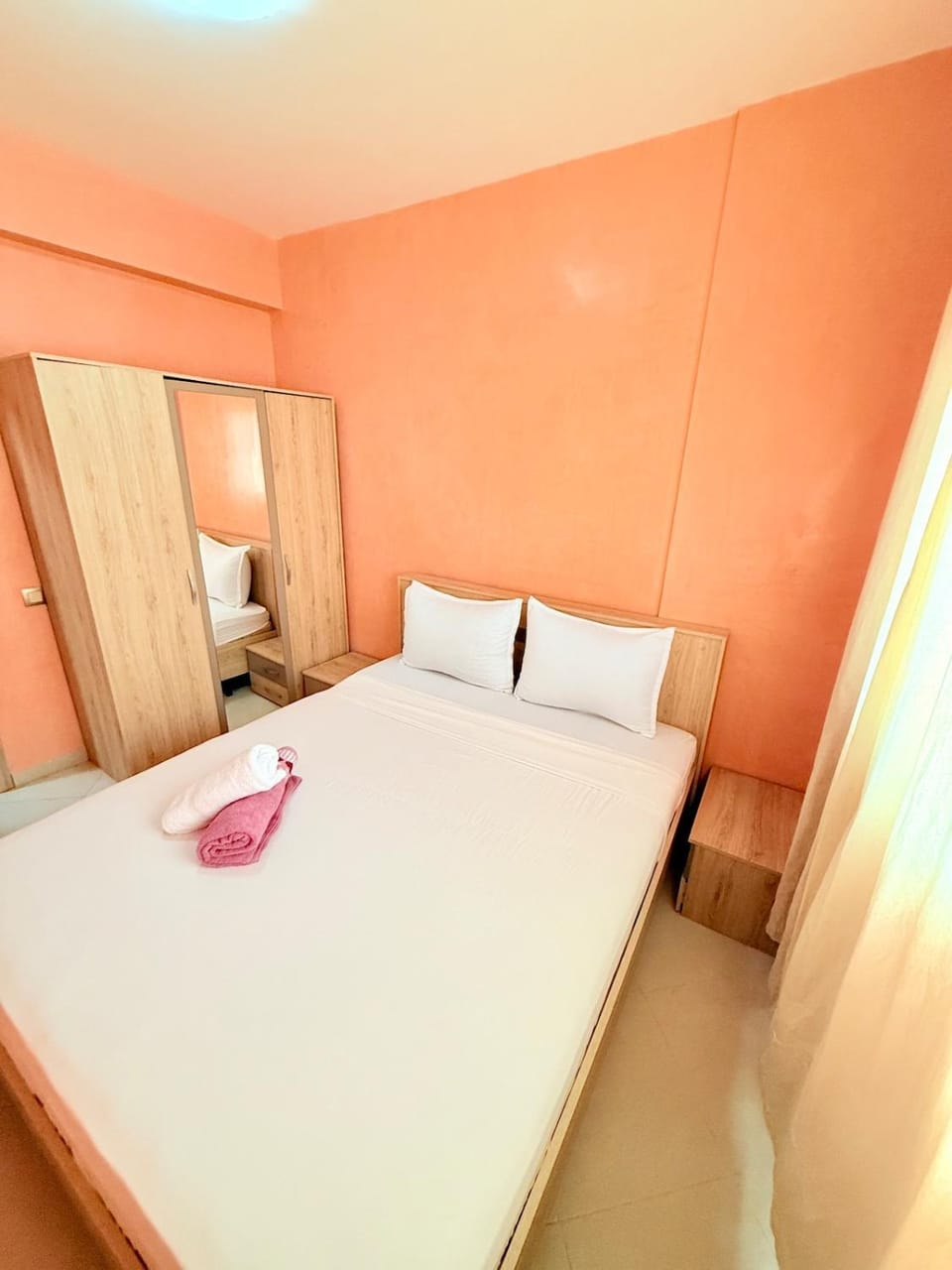 Bedroom, towels, wardrobe