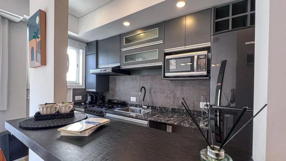 Kitchen or kitchenette, minibar, oven, stove, toaster