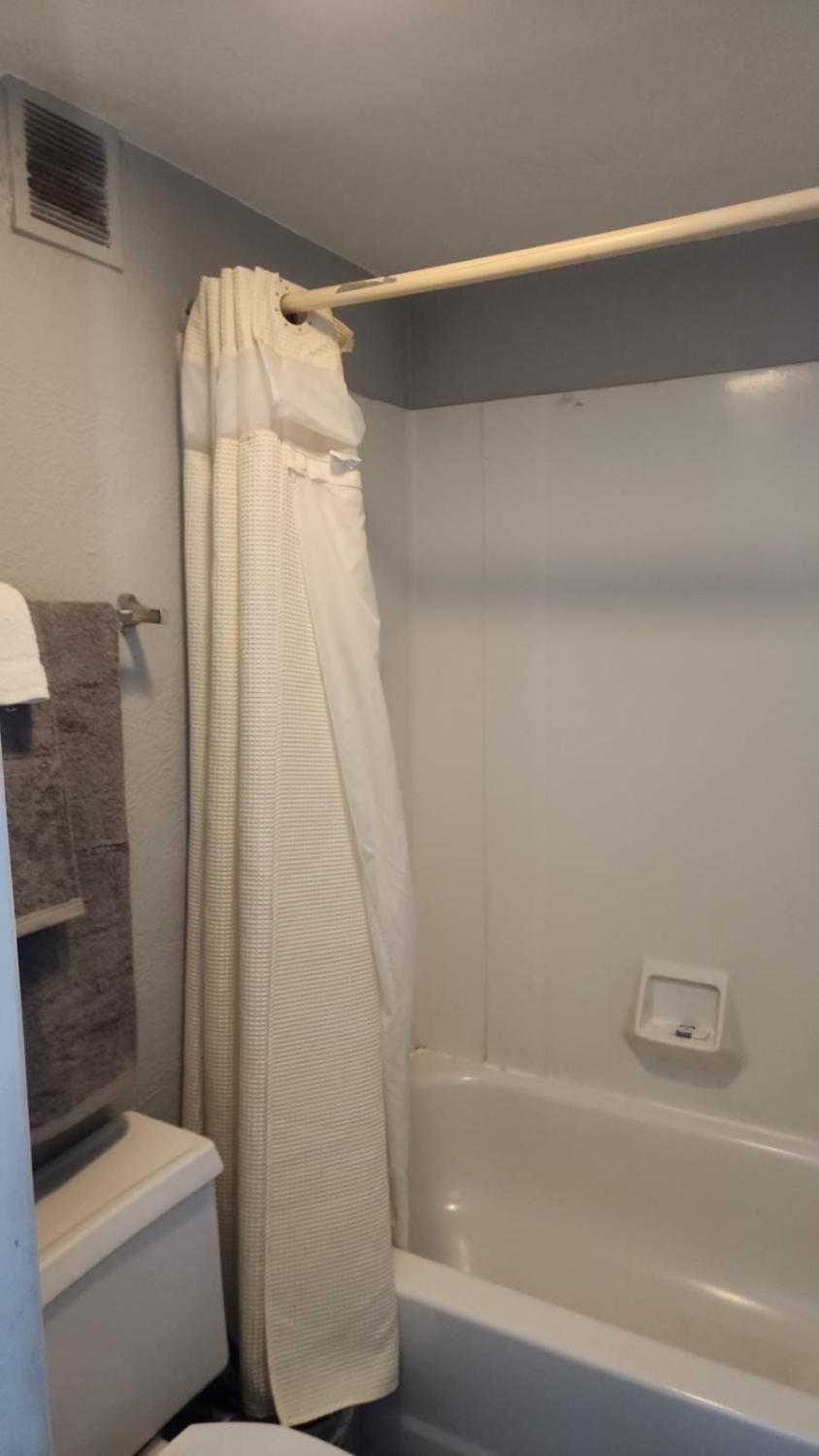Queen Bed Hotel Room 210 Apartment in Amarillo
