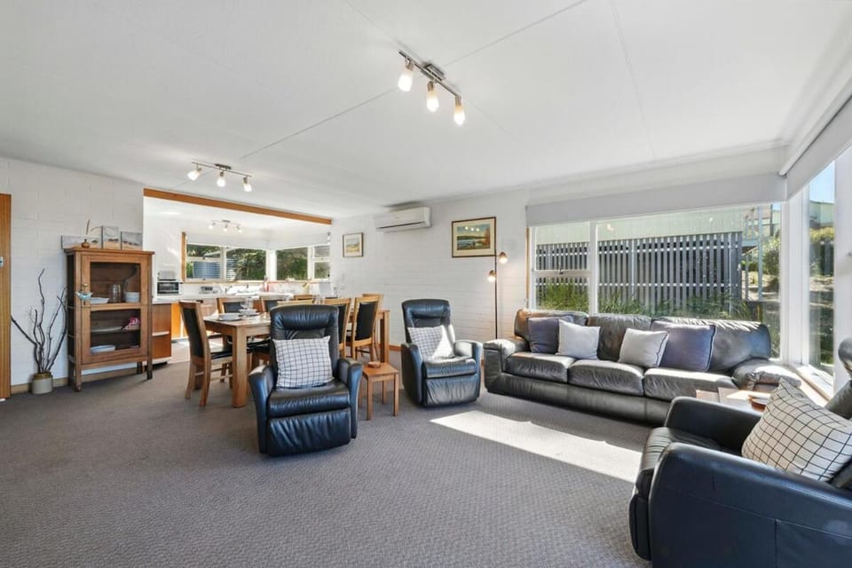 Coningham Beach House - 3 Bedrooms House in Tasmania